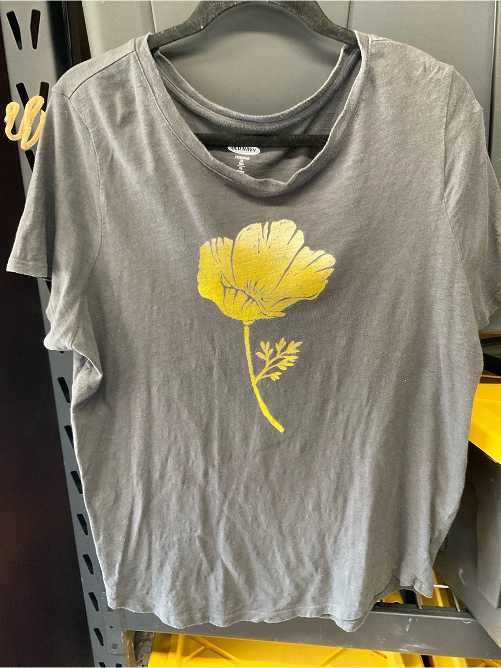 XL Tall, Old Navy Gray Short-Sleeve Tee with Yellow Poppy Graphic